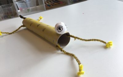 Pyssel med toarullar.