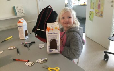 Solen. Vi gör egna fågelmatare av kartong.