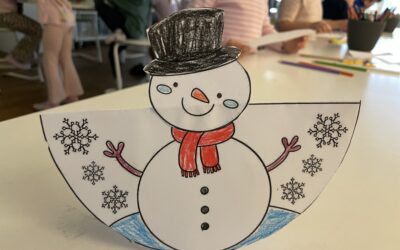 Vi pysslar snögubbar och tomtar