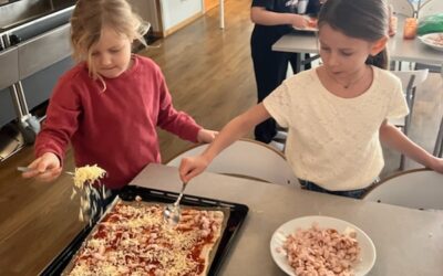 Fredagsmys på topp: Hemgjord pizza & biopremiär! 🍕🎬
