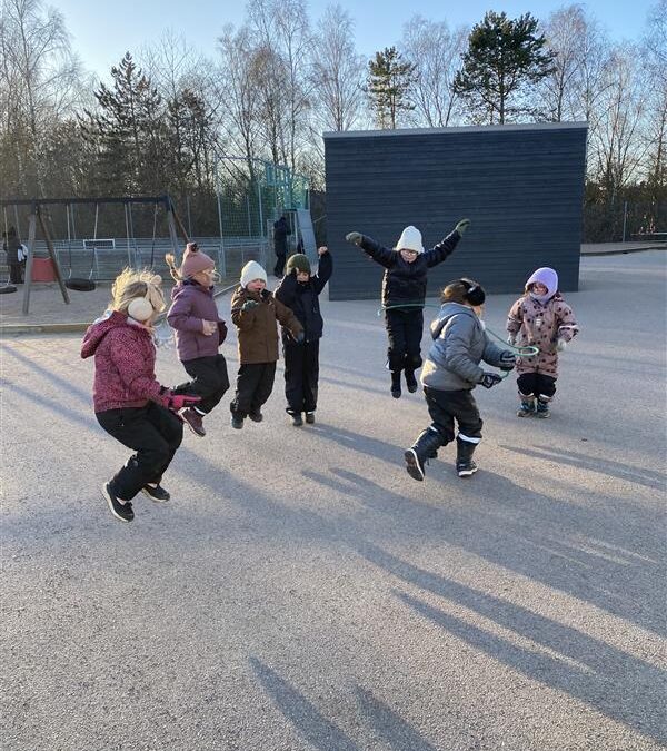 ☀️ Full rulle och kreativt lugn på fritids!