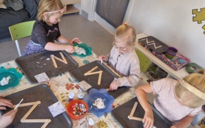 M och N flyttar in v.10