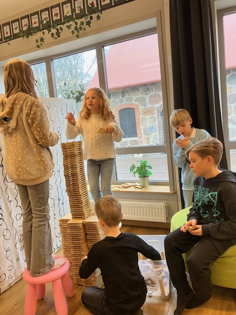 🐣 Påskpyssel & Kreativa Konstruktioner på Fritids!