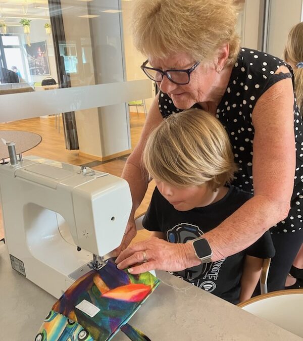 Kreativitet och tålamod i slöjdsalen 🧵