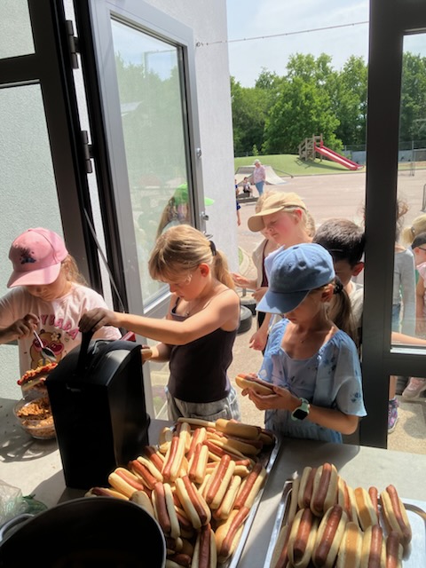 Sommarfest på fritids: Tipspromenad och korvkalas! ☀️🌭