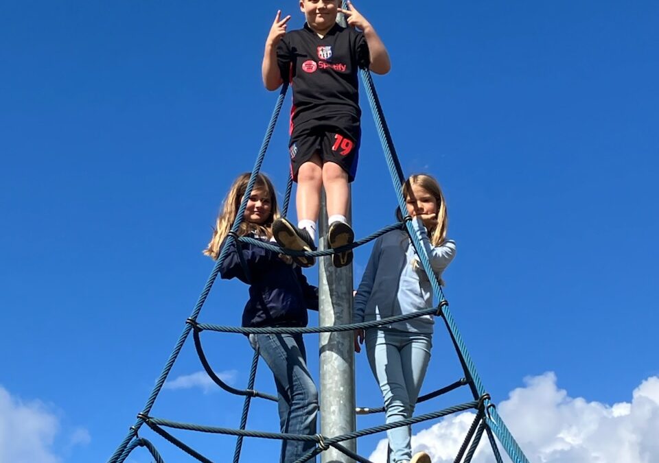 Full fart på lekplatsen! 🏃‍♂️💨